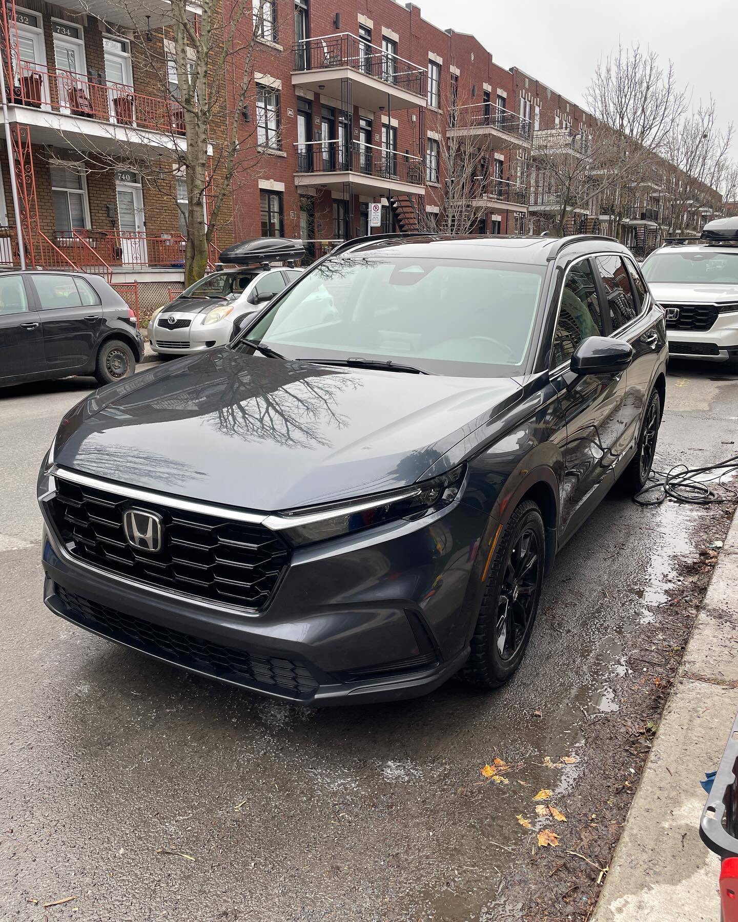 exterior of a car after receiving HolyShine's exterior car detailing service in montreal